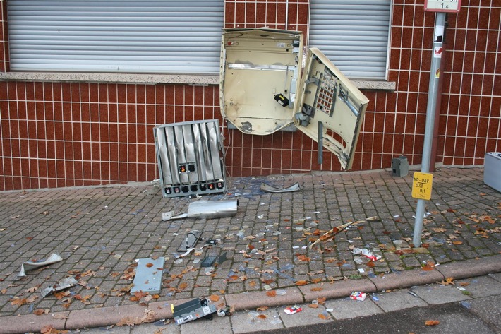 POL-PDLD: Annweiler: Zigarettenautomat gesprengt