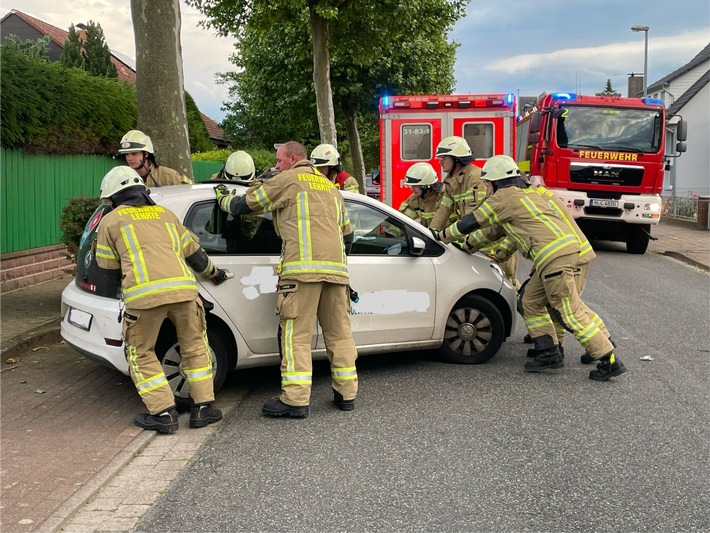 FW Lehrte: Eine leichtverletzte Person bei Verkehrsunfall in Ahlten