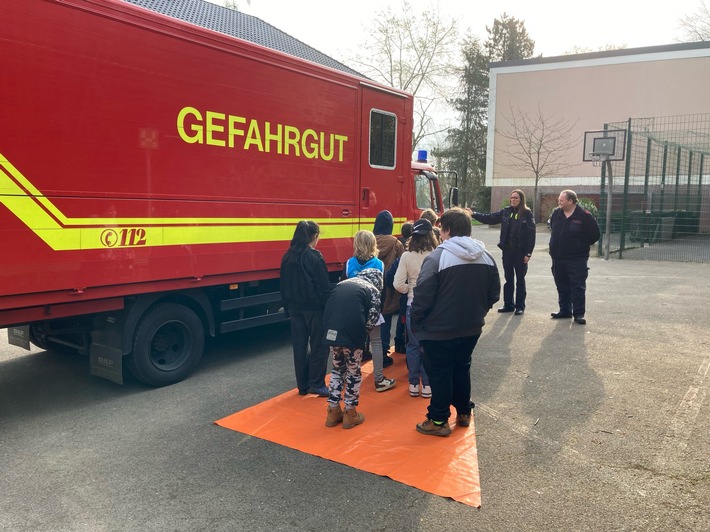 POL-EN: Ennepe-Ruhr-Kreis/Wetter: Verkehrsunfallprävention-Tote Winkel Beschulung