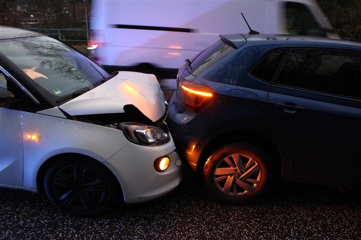POL-HA: Auffahrunfall auf der Volmestraße mit zwei Leichtverletzten