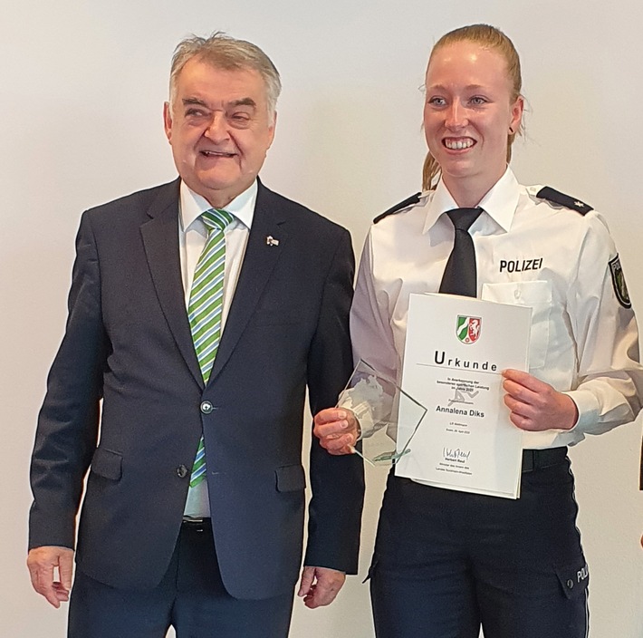 POL-ME: Kommissarin der Polizei Mettmann wird für sportliche Leistungen ausgezeichnet - Essen/Mettmann - 2204135