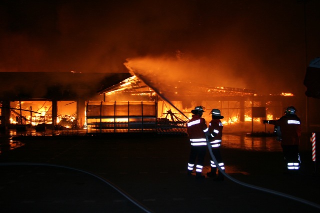 POL-WL: Edeka-Markt durch Feuer völlig zerstört, hoher Schaden