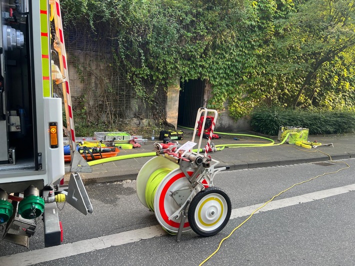 FW-BN: Rauchentwicklung aus einer stillgelegten Bunkeranlage - Folge war ein Zeit- und materialintensiver Feuerwehreinsatz