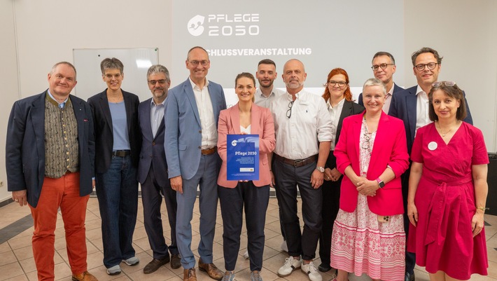 Abschluss von "Pflege 2030": Modellvorhaben legt Praxishandbuch für die Pflege der Zukunft vor