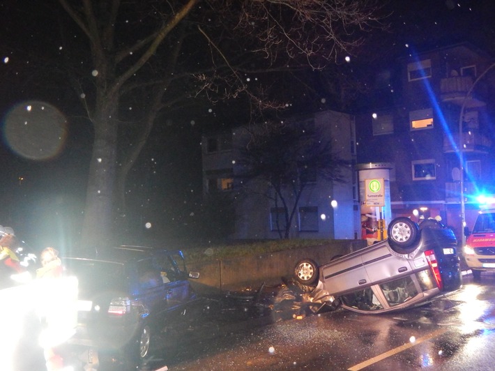 FW-MG: Verkehrsunfall mit drei Verletzten Personen