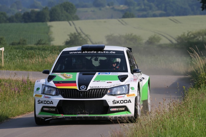 SKODA Pilot Kreim fährt scharfen Test für die ADAC Rallye Deutschland (FOTO)