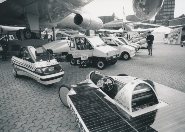 Vor 40 Jahren sorgte die Tour de Sol weltweit für Aufsehen – als erstes Solarmobilrennen der Geschichte. Am Samstag eröffnen wir die Sonderausstellung «40 Jahre Tour de Sol», mit 40 visionären Fahrzeugen und Zeitzeugen.