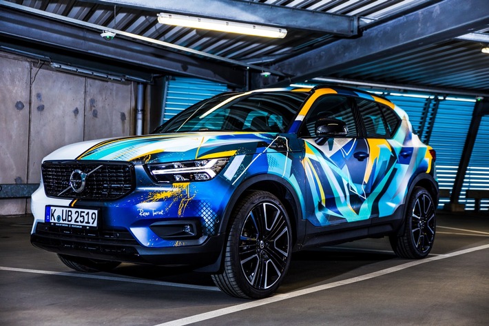 Wer bietet mit? Volvo XC40 im Graffiti-Design by René Turrek wird für "Ein Herz für Kinder" versteigert