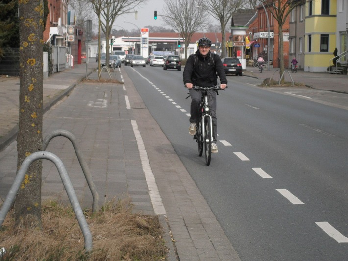 POL-NI: Schutzstreifen - Verkehrssicherheit für Radfahrer in Serie