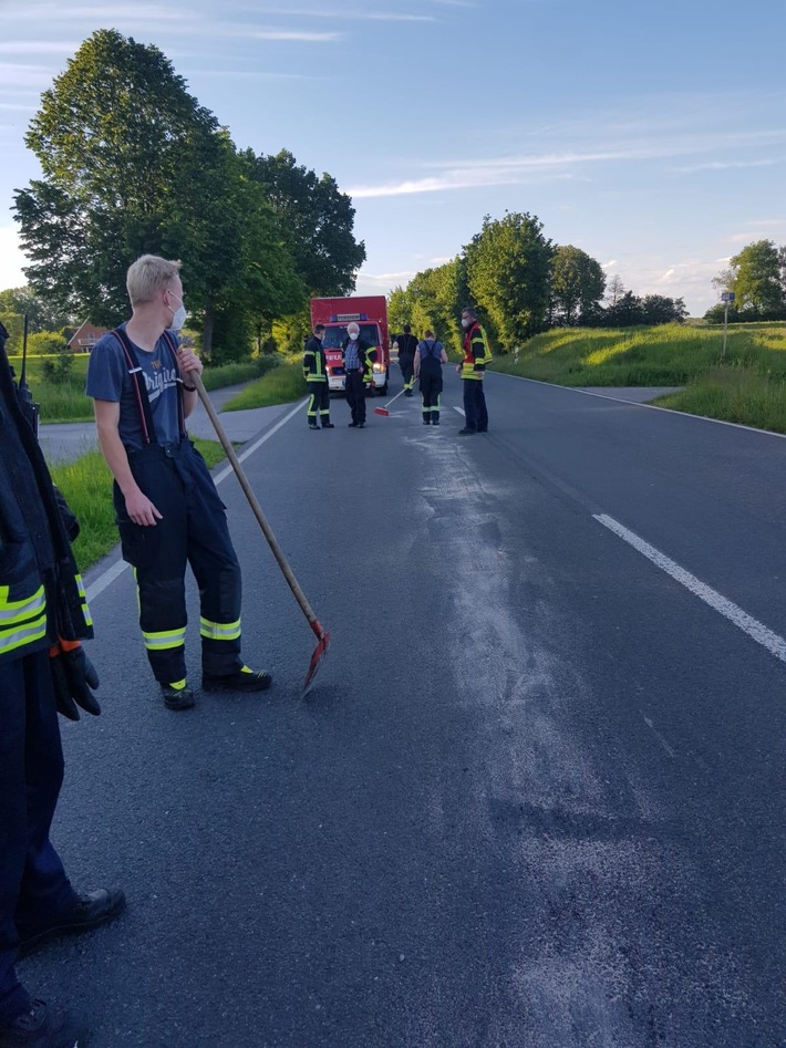 FW-Schermbeck: Ölspur auf der Erler Straße