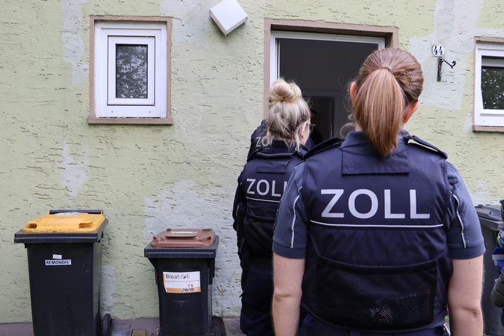 HZA-MS: Häusliche 24h-Pflege: Zoll durchsucht Unternehmenskomplex wegen Schwarzarbeit und illegaler Beschäftigung / Durchsuchungen auch in Rumänien - Schaden von mindestens 2,2 Mio. Euro vermutet