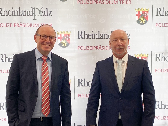 POL-PPTR: Innenminister Lewentz verabschiedet Polizeipräsident Rudolf Berg in den Ruhestand - Friedel Durben neuer Behördenleiter in Trier