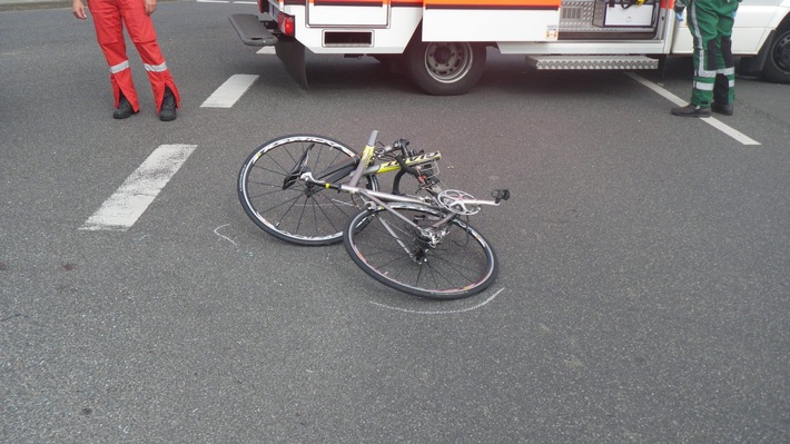 POL-DN: Rennradfahrer wurde schwer verletzt