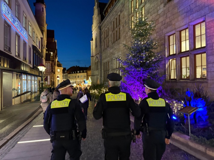 POL-HI: Sichtbare Präsenz auf Weihnachtsmärkten - Polizei zieht friedliche Zwischenbilanz
