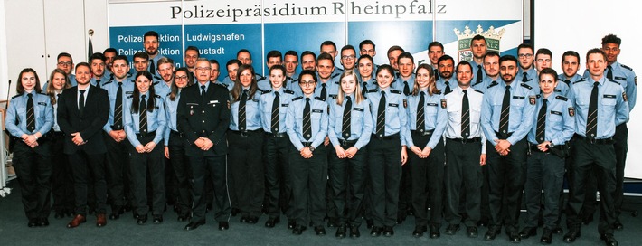 POL-PPRP: &quot;Neue&quot; Polizistinnen und Polizisten fürs Polizeipräsidium Rheinpfalz