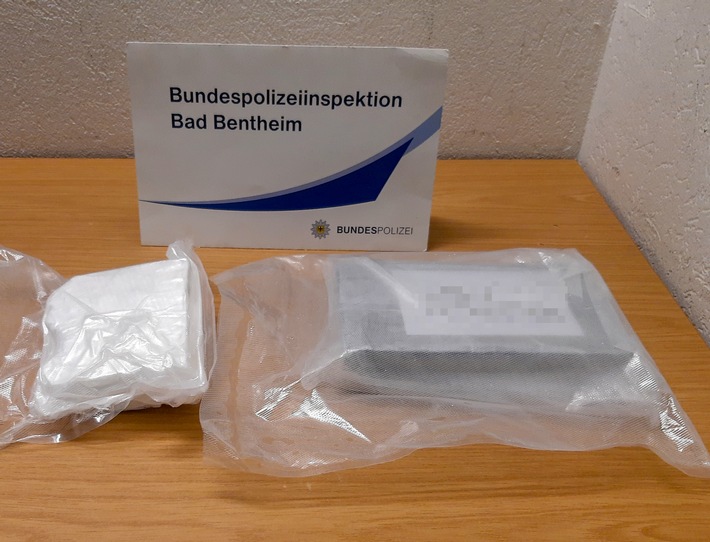 BPOL-BadBentheim: Rund 1,7 Kilo Kokain im Auto versteckt / Mutmaßlicher Drogenschmuggler in Untersuchungshaft