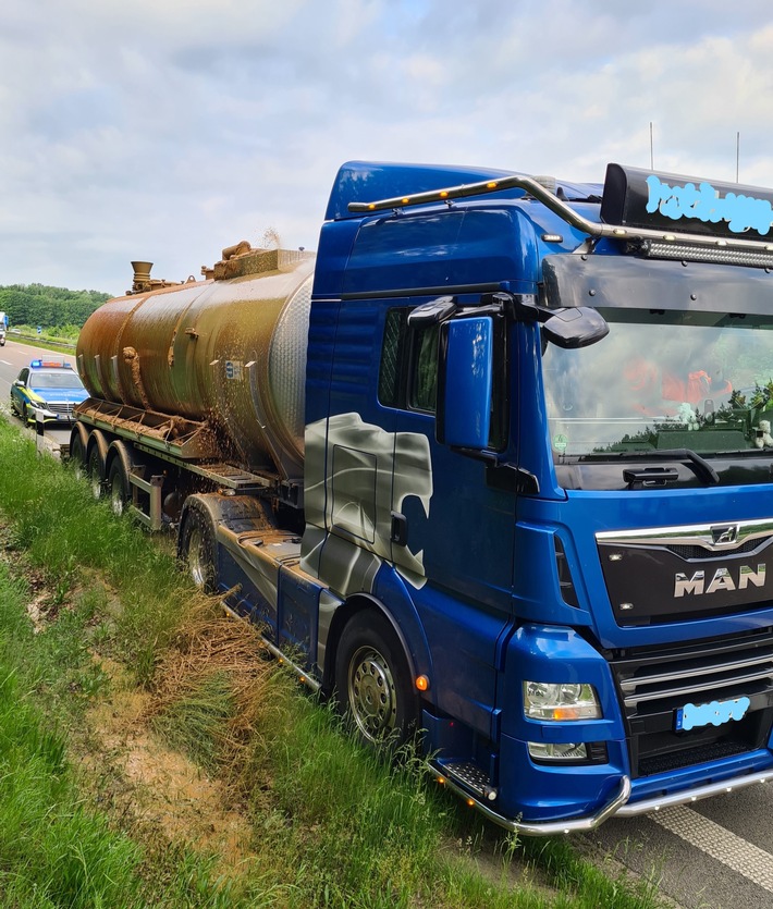 POL-DEL: Autobahnpolizei Ahlhorn: Tanksattelzug verliert 2000 Liter Gülle im Bereich der Anschlussstelle Sandkrug +++ Sperrung Anschlussstelle Sandkrug