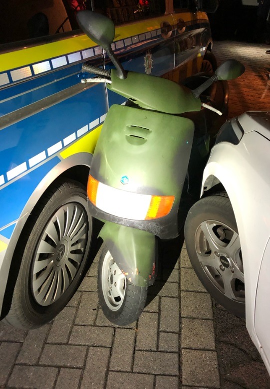 POL-DO: Flucht vor Polizeikontrolle - Rollerfahrer prallt in Streifenwagen