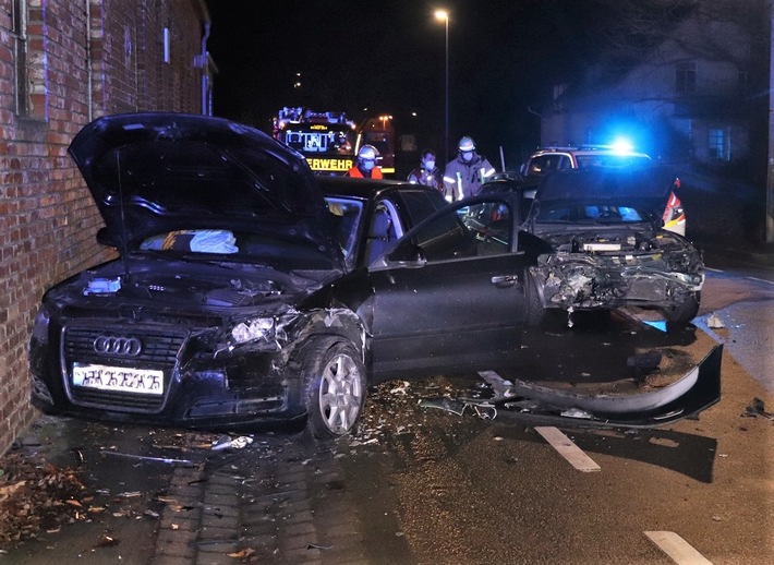 POL-HX: Drei Autos bei Unfall in Steinheim beschädigt