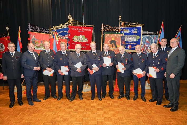 FW Paderborn: Zahlreiche Ehrungen bei der Jahreshauptversammlung der Gesamtwehr der Feuerwehr Paderborn