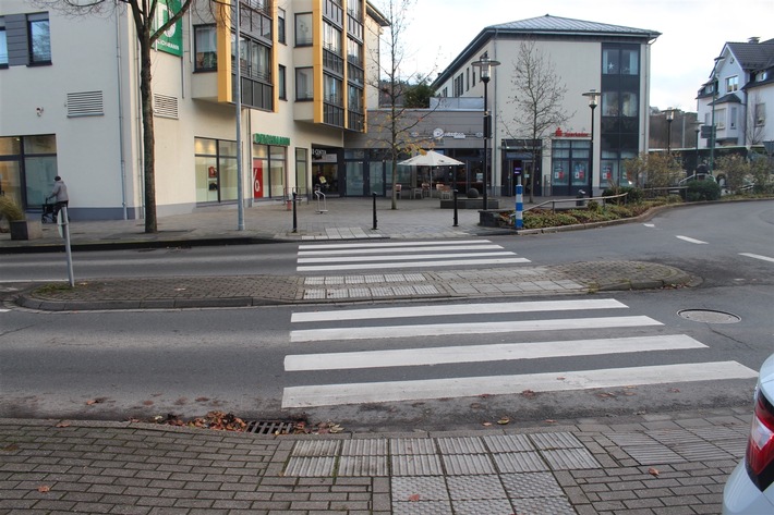 POL-OE: Kollision zwischen Fußgängerin und Pkw-Fahrer