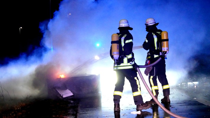 FW Celle: Explosion in der Nacht - kurioser Einsatz kurz vor Weihnachten!