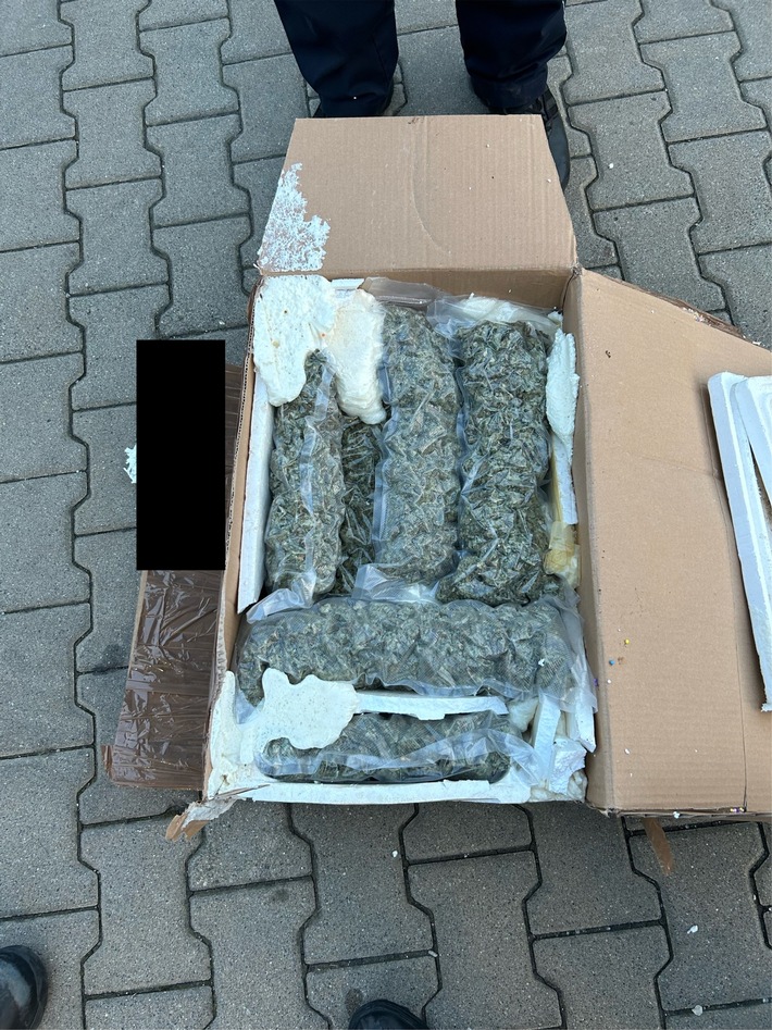 HZA-UL: Mit Röntgen und Hund/Zoll findet 1,6 Kilogramm Marihuana in Postsendung