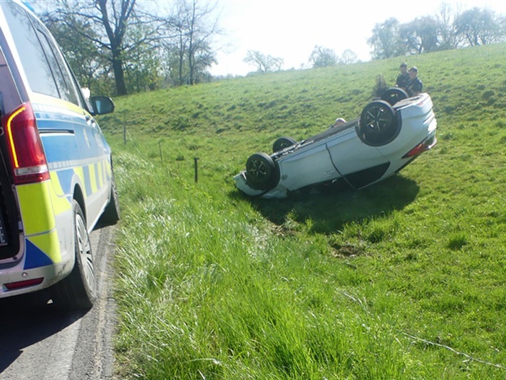 POL-GM: Alkoholisierter Autofahrer kommt von der Straße ab
