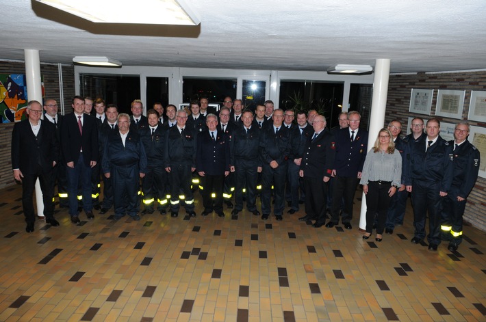 FW-Dorsten: Feuerwehr Dorsten ehrte verdiente Jubilare - 3 Kameraden für 60-jährige Mitgliedschaft ausgezeichnet
