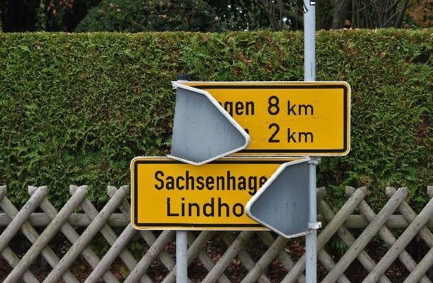 POL-NI: Lindhorst: Verkehrszeichen beschädigt