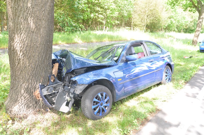 POL-CE: Weyhausen - PKW prallt gegen Baum - Insassen leicht verletzt