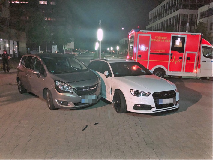 POL-ME: 19-Jähriger verursacht Unfall - Fahrzeug und Führerschein beschlagnahmt - Monheim am Rhein - 2205051