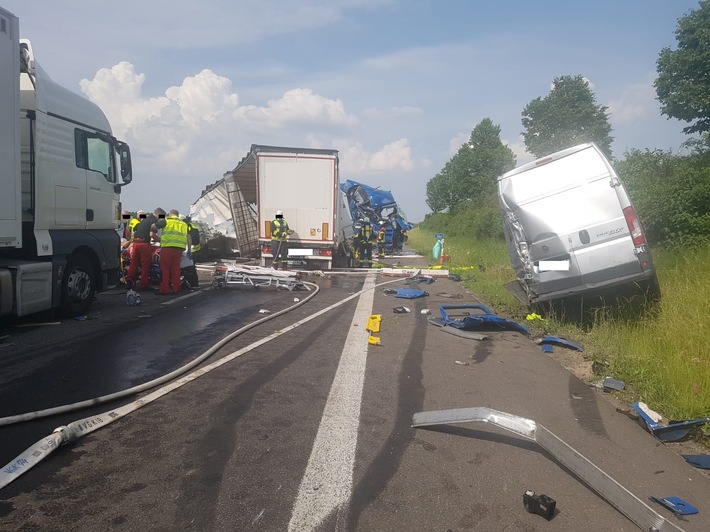 POL-VDMZ: Schwerer Verkehrsunfall auf A 63