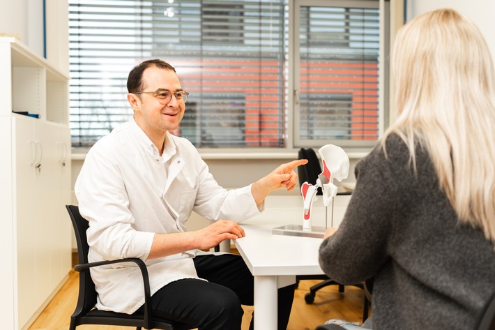Endoprothetik-Chefarzt vom Klinikum Nürnberg stellt moderne Therapien bei Hüftgelenksverschleiß vor