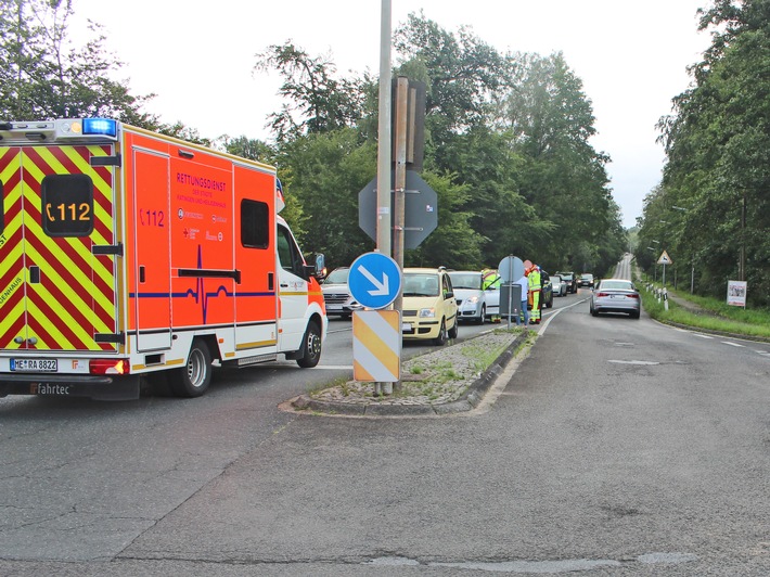 POL-ME: Auffahrunfall an Ampel mit drei beteiligten Autos - Ratingen - 2007035