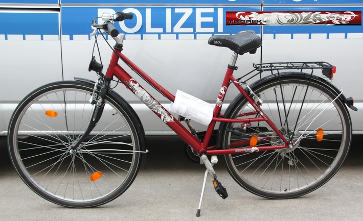 POL-HM: Nach Fahrraddiebstahl ein anderes Fahrrad abgestellt - Polizei sucht Eigentümer und gibt Hinweise