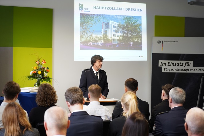 HZA-DD: Hauptzollamt Dresden begrüßt Nachwuchskräfte / Zwölf Anwärterinnen und Anwärter starten ihr duales Studium