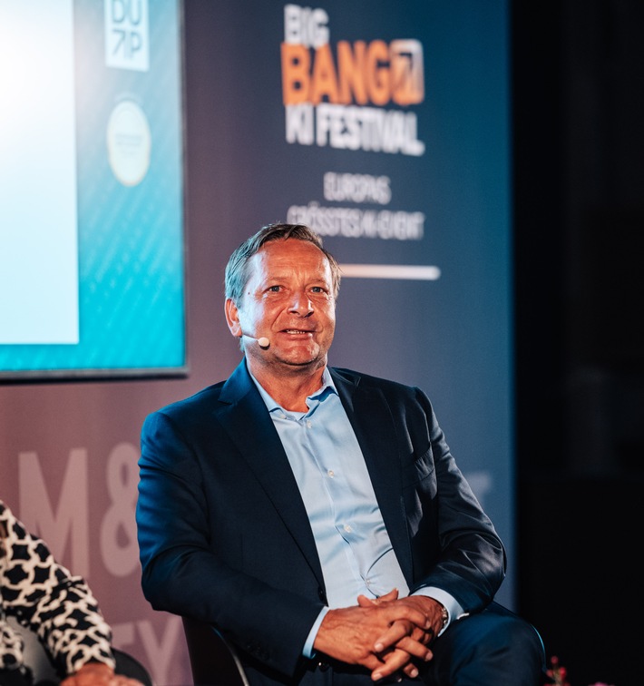 BIG BANG KI FESTIVAL in Berlin / Horst Heldt (Manager Union Berlin) prangert "bedenkliche" Entwicklung bei Spielerkäufen der Fußball-Bundesligisten an