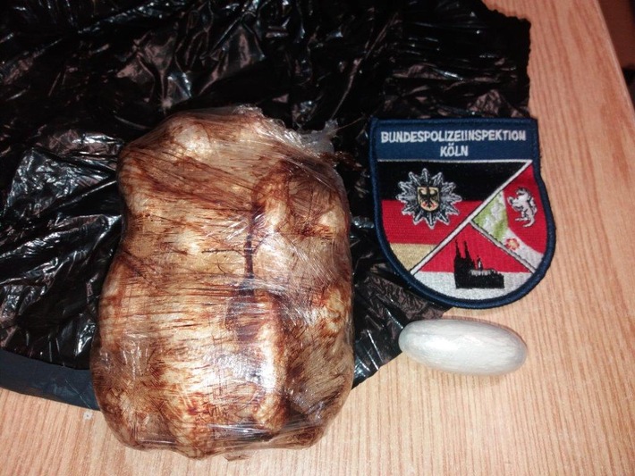 BPOL NRW: Bundespolizei findet 300 Gramm Kokain in Unterhose