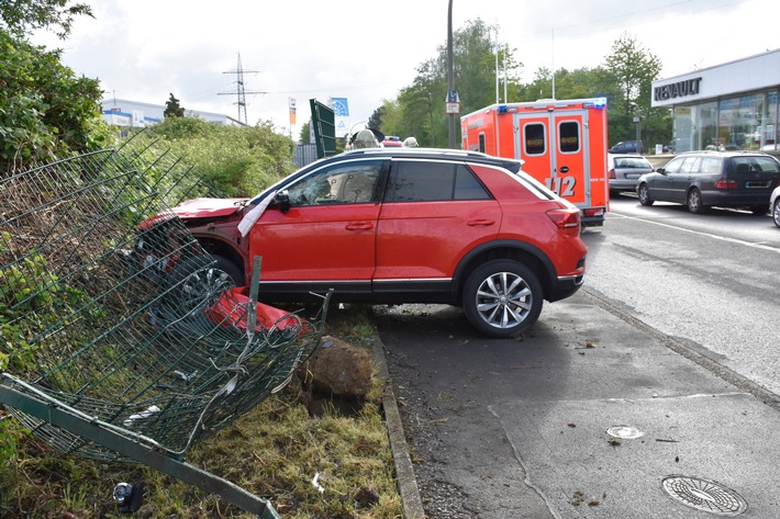 FW-DO: SUV fährt in Zaun