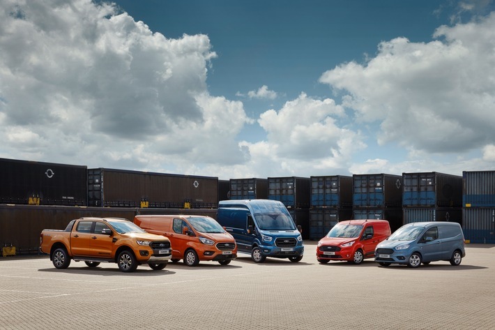 Das erste Quartal 2019 beschert der Ford-Werke GmbH Rekord-Zulassungsergebnisse bei den Nutzfahrzeugen in Deutschland: Mit über 13.100 neuzugelassenen Einheiten und einem Nutzfahrzeug-Marktanteil von 13,2 Prozent erreicht der Kölner Hersteller die besten Ergebnisse seit 1990 - dem Jahr, als die aktuell gültige Zahlenerfassung auf Grundlage der Daten des Kraftfahrt-Bundesamtes eingeführt wurde. Dabei konnte sich Ford im Vergleich zum ersten Quartal 2018 beim Marktanteil um gut 1,3 Prozent, im Hinblick auf das Volumen sogar um 25,5 Prozent steigern. Weiterer Text über ots und www.presseportal.de/nr/6955 / Die Verwendung dieses Bildes ist für redaktionelle Zwecke honorarfrei. Veröffentlichung bitte unter Quellenangabe: "obs/Ford-Werke GmbH"