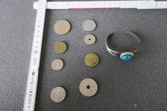 POL-LG: ++ Münzen &amp; Schmuck sichergestellt - Polizei sucht Eigentümer! - 54-Jähriger kann die Herkunft nicht erklären ++ Einbruch in Werkstatt - Werkzeuge gestohlen ++ nach rechts von der Fahrbahn abgekommen