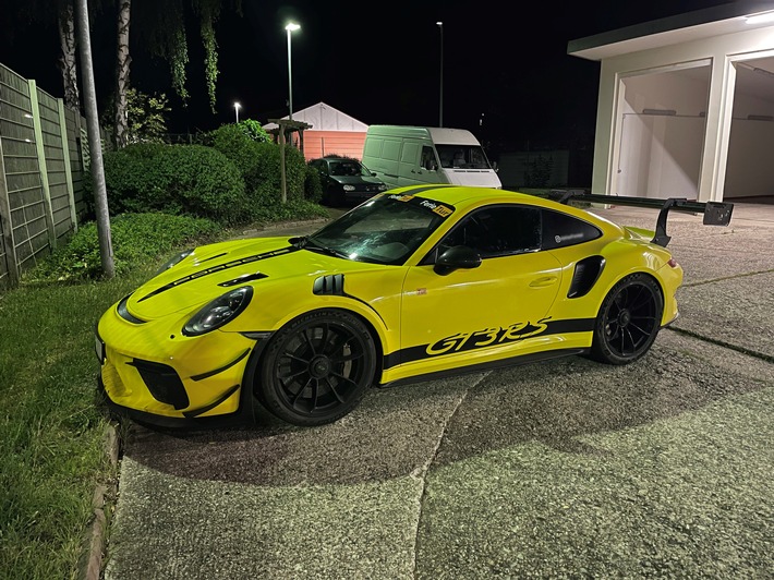 POL-OH: Foto zu: Polizei stoppt Porsche 911 GT3 RS nach illegalem Kraftfahrzeugrennen auf der Bundesautobahn 7