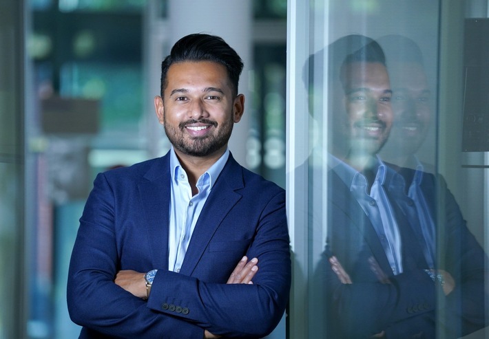 Vithunan Lingeswaran übernimmt ab 1. November 2022 die Stelle als Chief Innovation Officer der dpa-Tochter news aktuell. In der neu geschaffenen Position wird der 34-Jährige die Weiterentwicklung innovativer Produkte und Angebote in enger Abstimmung mit der Geschäftsleitung verantworten. / Weiterer Text über ots und www.presseportal.de/nr/6344 / Die Verwendung dieses Bildes ist für redaktionelle Zwecke unter Beachtung ggf. genannter Nutzungsbedingungen honorarfrei. Veröffentlichung bitte mit Bildrechte-Hinweis.
