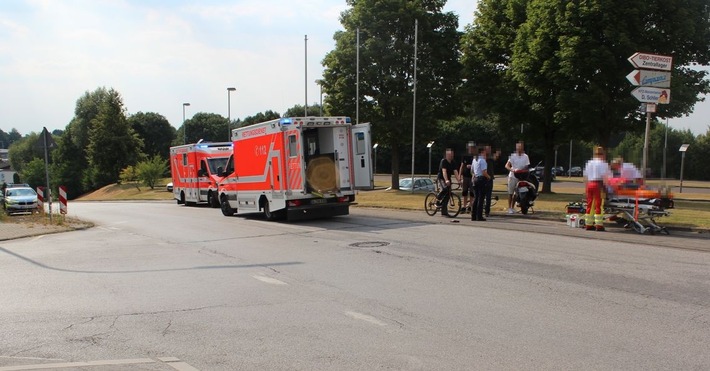POL-RBK: Burscheid - Rollerfahrer überholt Radfahrer - zwei Verletzte
