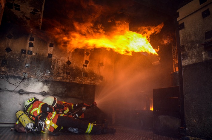 KFV-CW: Heißausbildung im Brandcontainer bei bis zu 600 Grad im Landkreis Calw