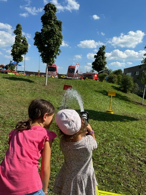 FW Böblingen: Gemeinsame Aktion von EDEKA und Jugendfeuerwehr Böblingen auf dem Parkplatz der EDEKA Filiale in Dagersheim ein voller Erfolg.