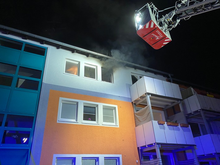FW Helmstedt: Küchenbrand in Mehrfamilienhaus