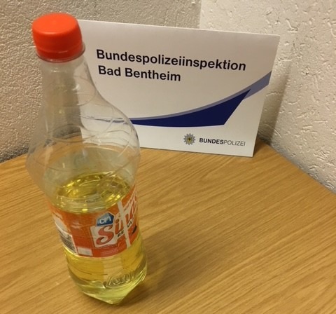 BPOL-BadBentheim: Angeblicher Fruchtsaft ist in Wirklichkeit flüssiges Amphetamin