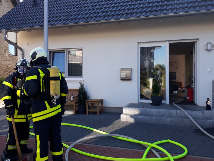 FW-Dorsten: Waschmaschine löst Kellerbrand aus. Kein Personenschaden.
